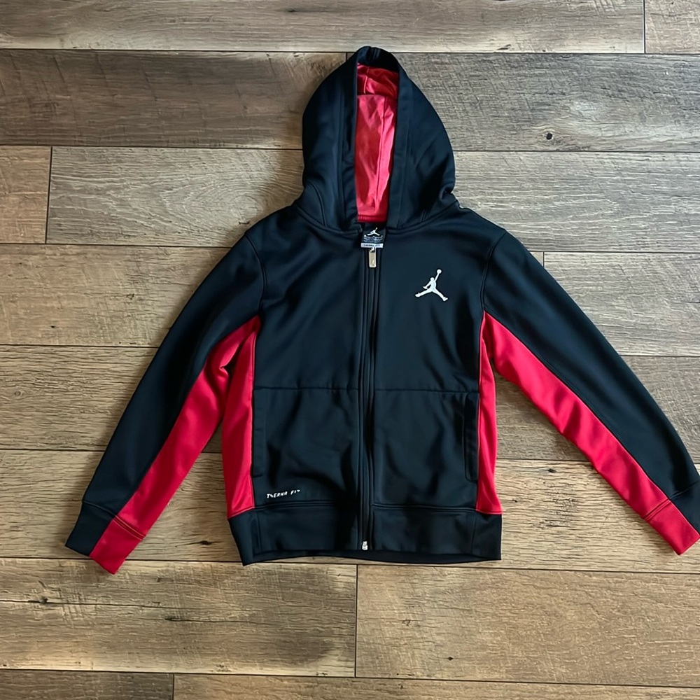 Nike Jordan Therma-Fit boys Medium black and red
